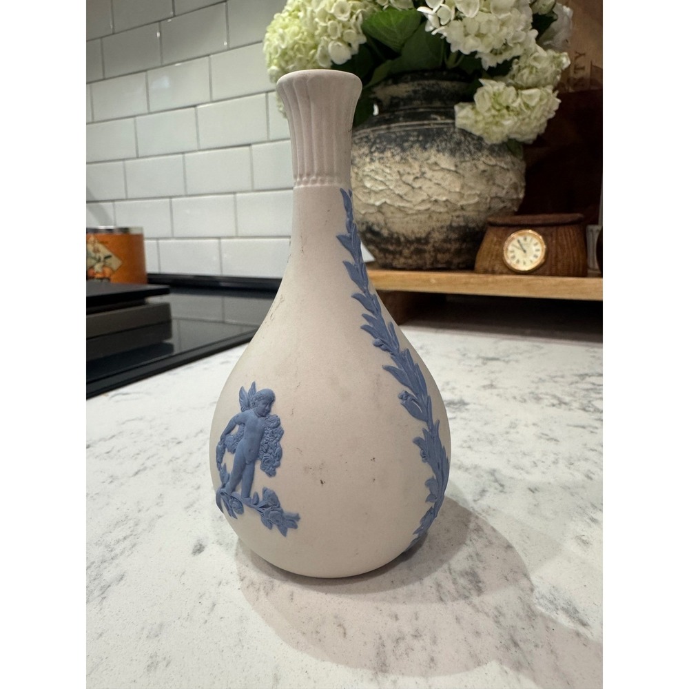 Wedgwood Jasperware Blue White Cherub Bud Vase Made in England 5.25 Inch Vintage - Picture 3 of 7
